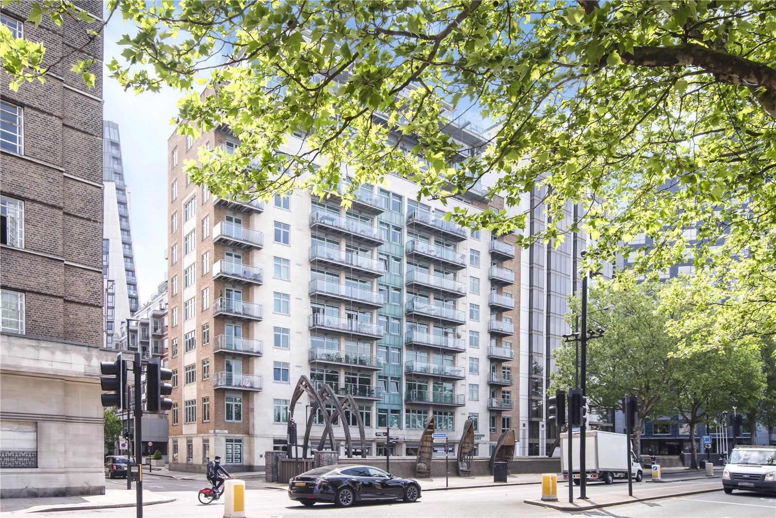 Flat Black Prince Road in Greater London