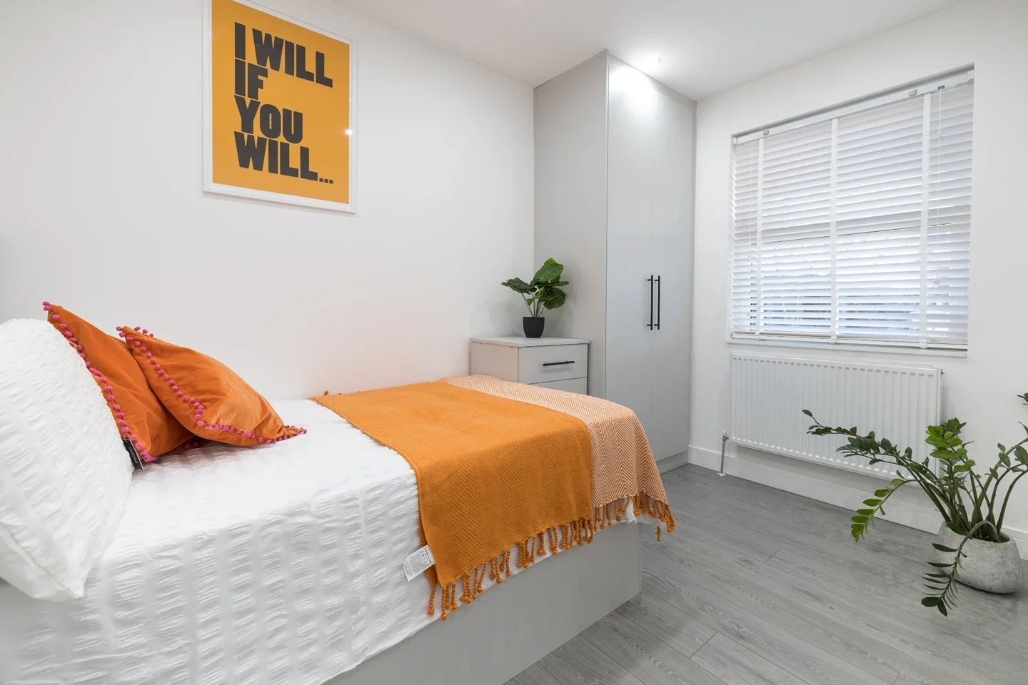 Room Burgoyne Road in Sunbury-on-Thames