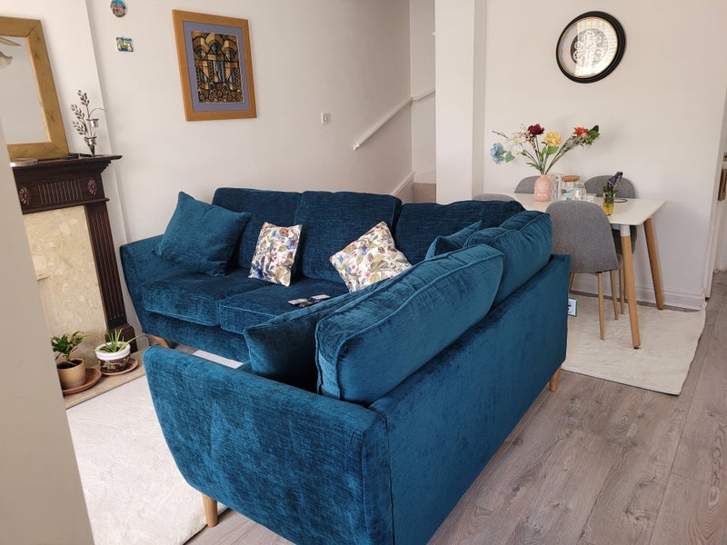 Room Ridge Close in Greater London