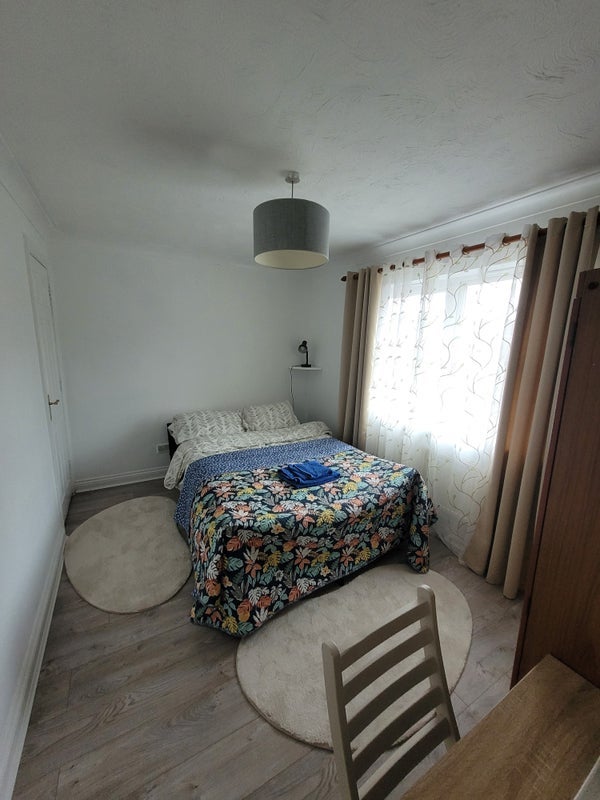 Room Ridge Close in Greater London