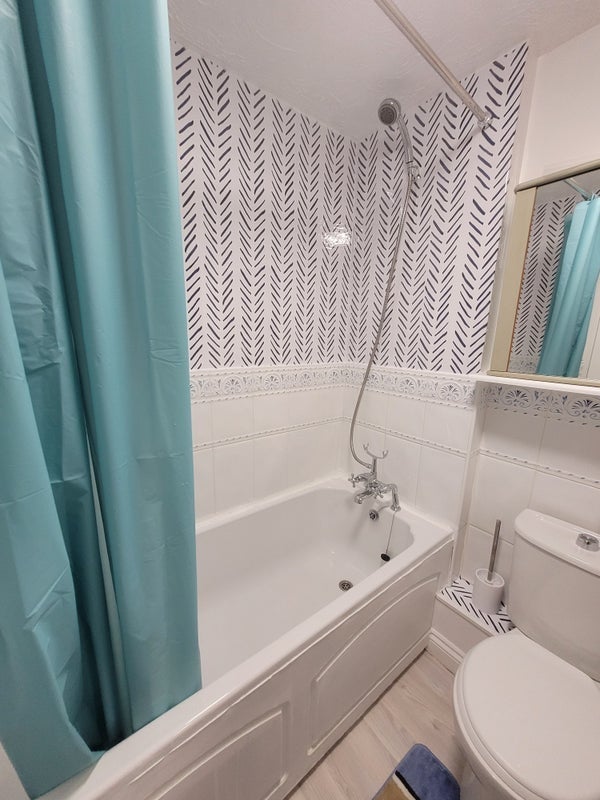 Room Ridge Close in Greater London
