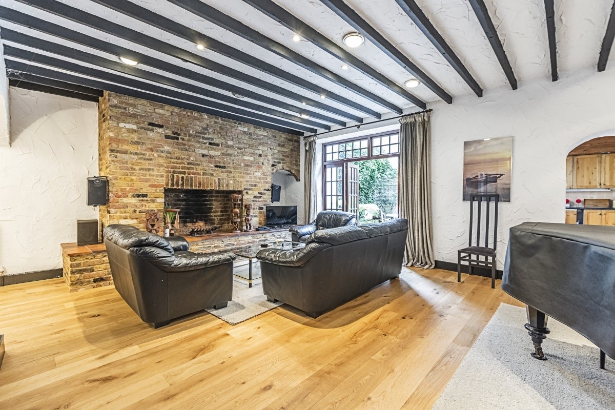 Flat Queen's Gate Place in Greater London