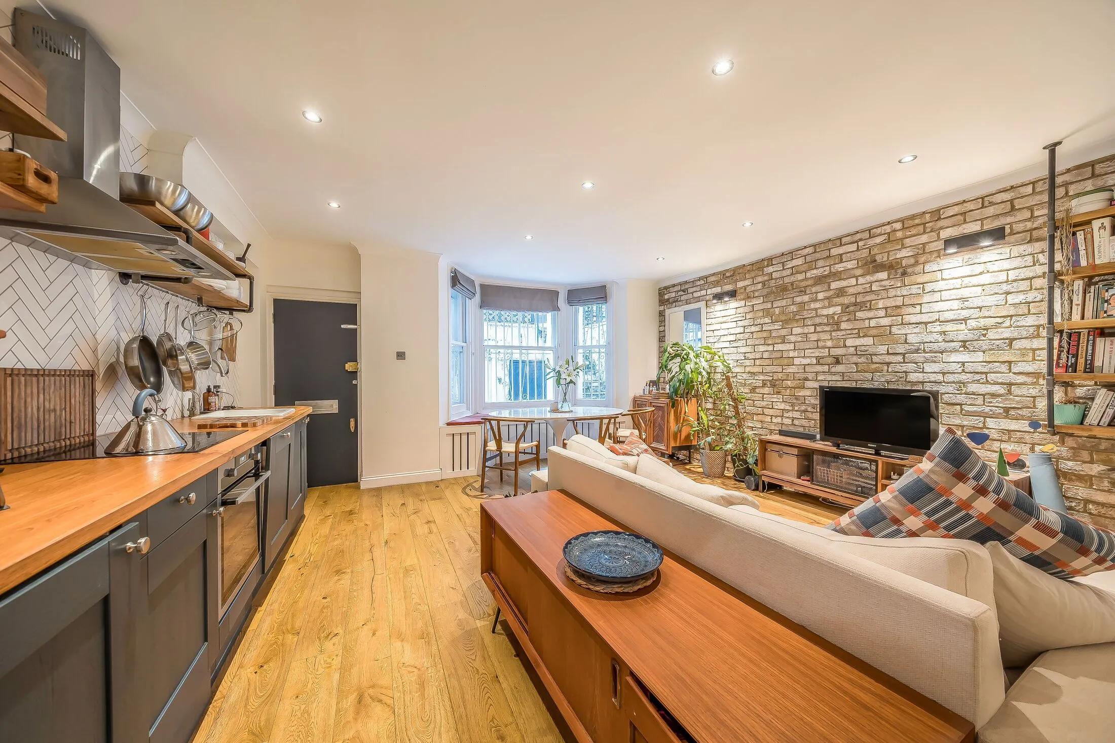 Flat Ashburnham Road in Greater London