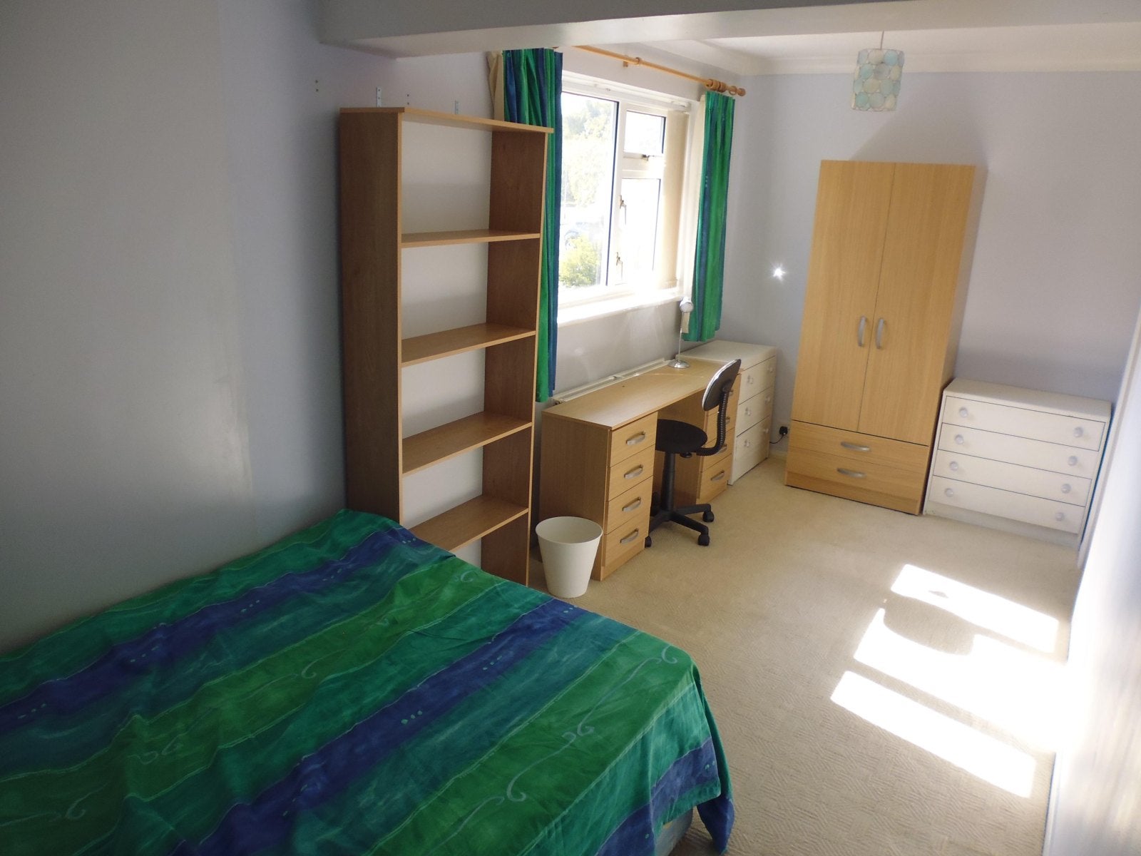 Room Beaconsfield Road in Canterbury