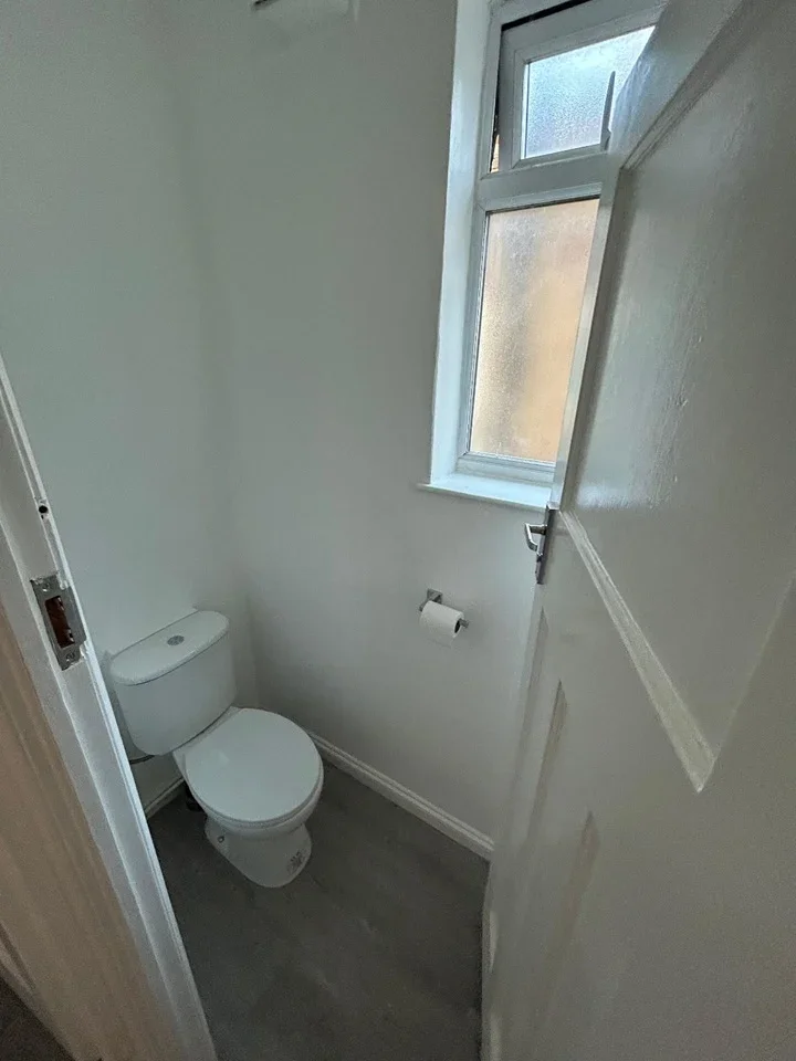 Flat Victoria Road in Greater London