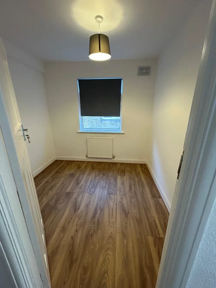 Flat Victoria Road in Greater London