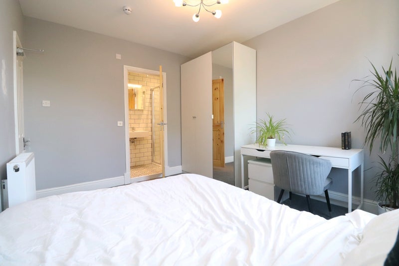 Room Vernham Road in Greater London