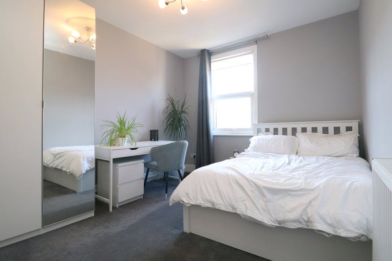 Room Vernham Road in Greater London