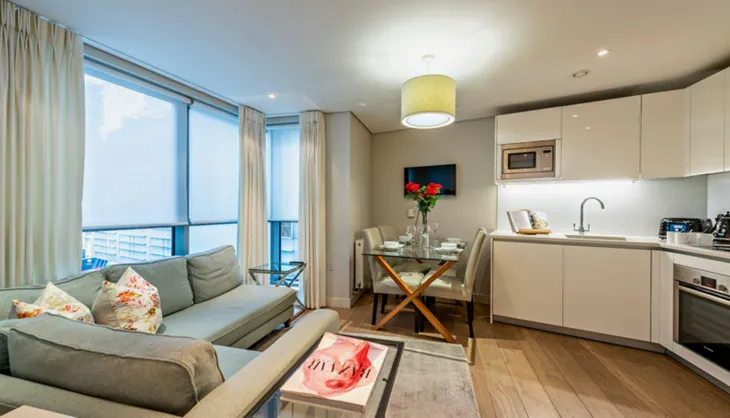 Flat Merchant Street in Greater London