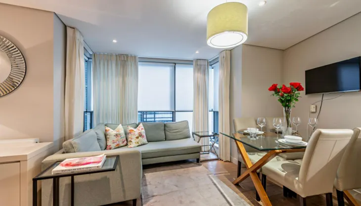 Flat Merchant Street in Greater London
