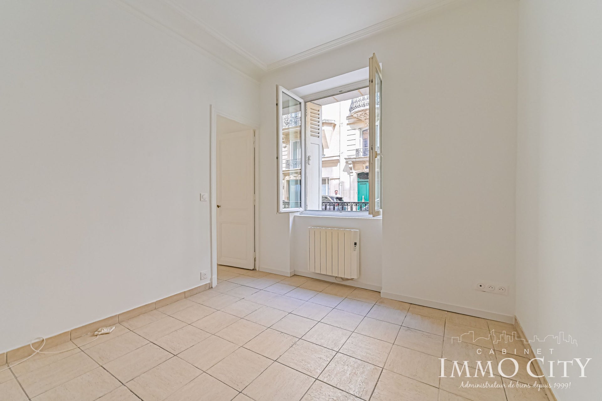 Flat Rue de Naples in Paris