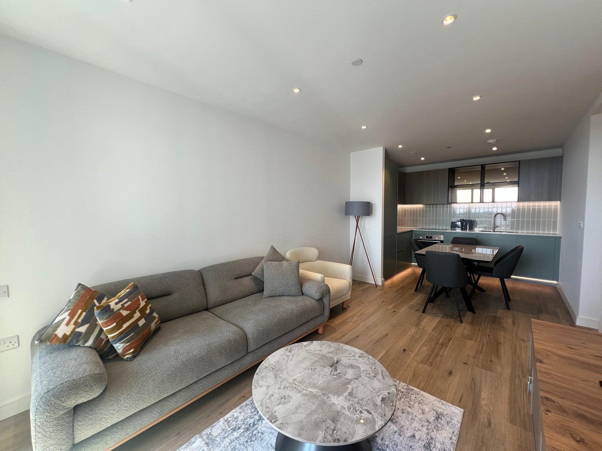 Flat Beaconsfield Road in London