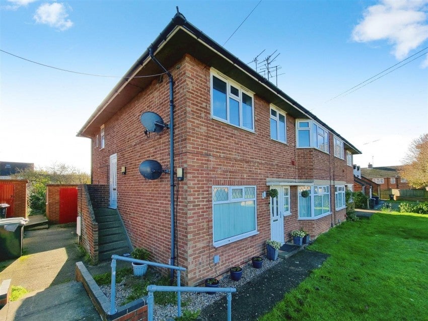 Flat Tudor Walk in Rushden