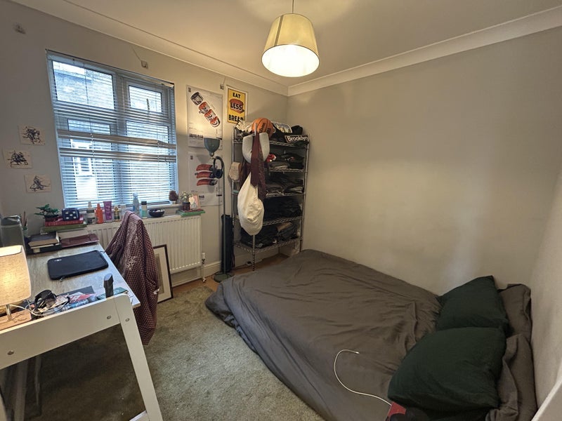 Room Kilburn High Road in Greater London