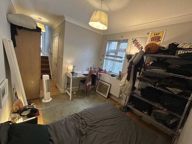 Room Kilburn High Road in Greater London