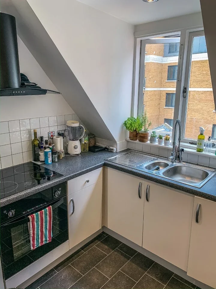 Flat Alie Street in Greater London
