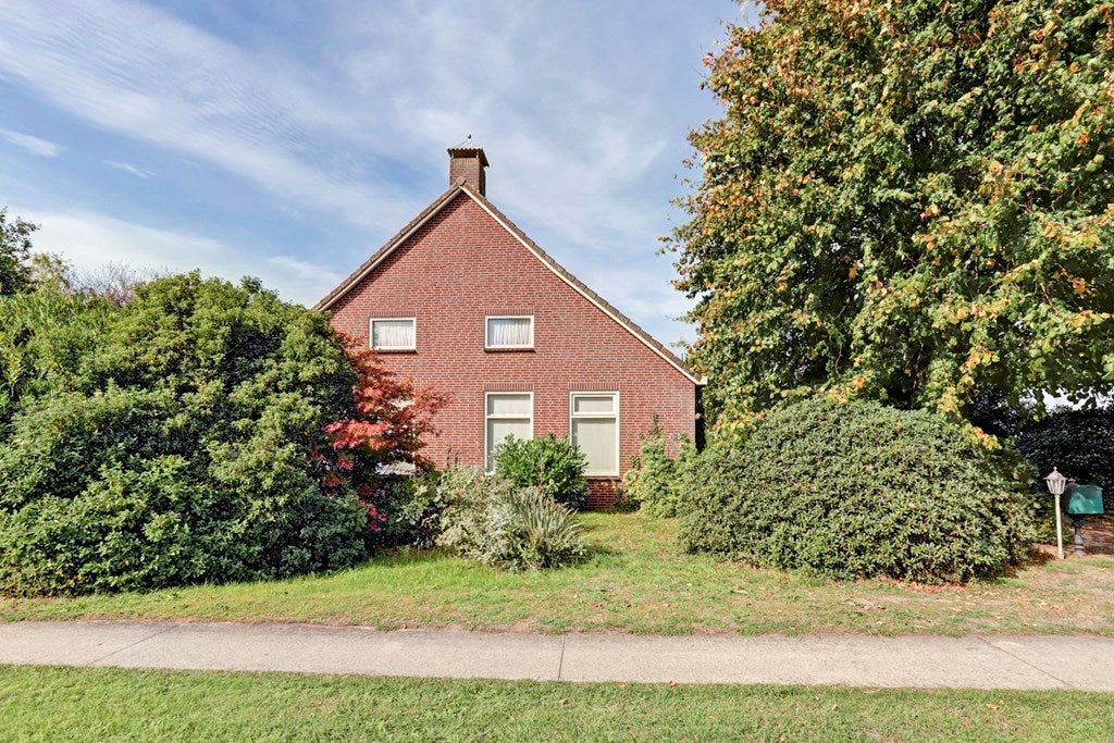 Huis Hoofdkanaal WZ 135 in Emmer-Compascuum