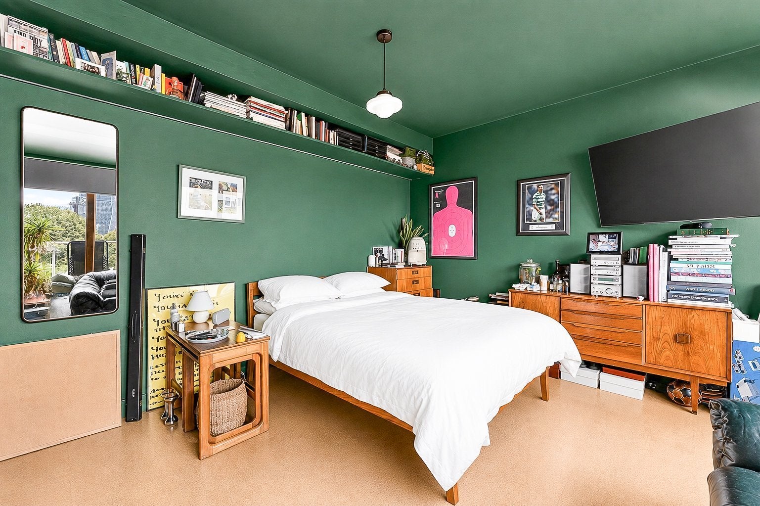 Flat Vallance Road in Greater London