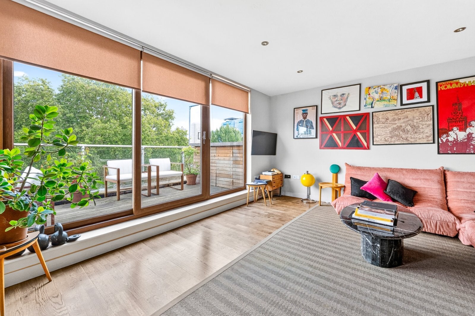 Flat Vallance Road in Greater London