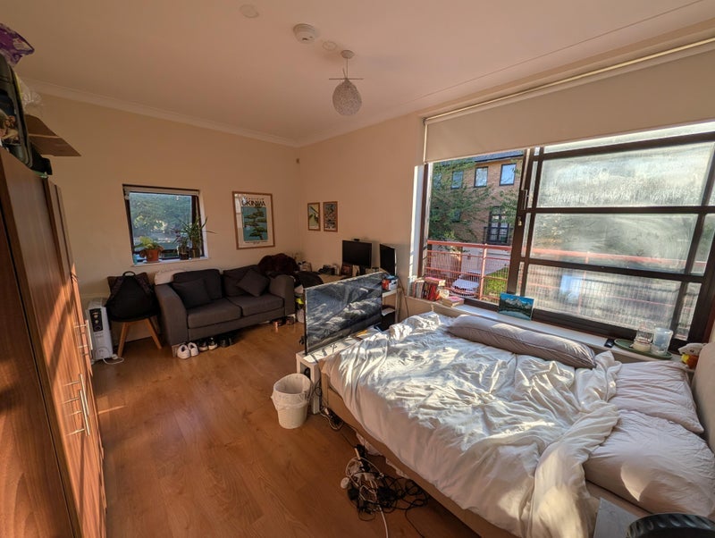 Room Plover Way in Greater London