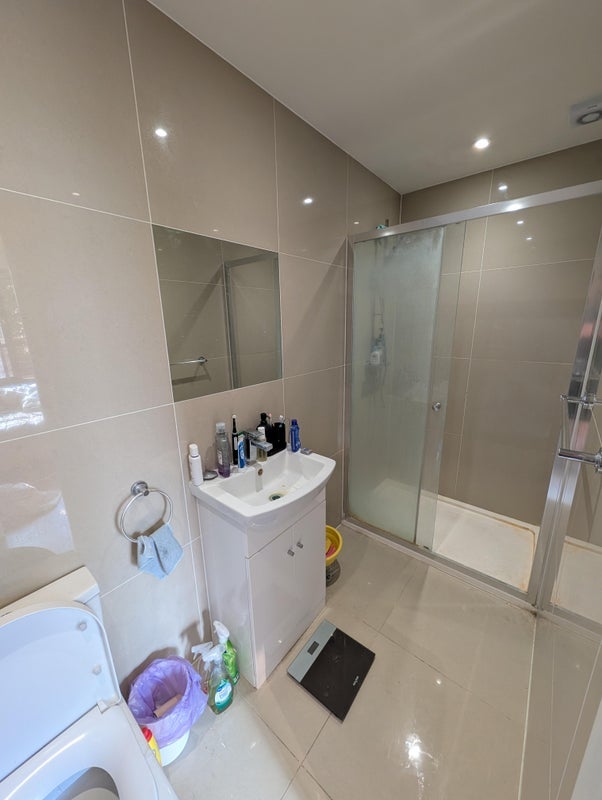 Room Plover Way in Greater London