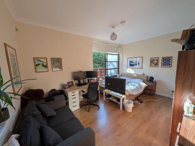 Room Plover Way in Greater London
