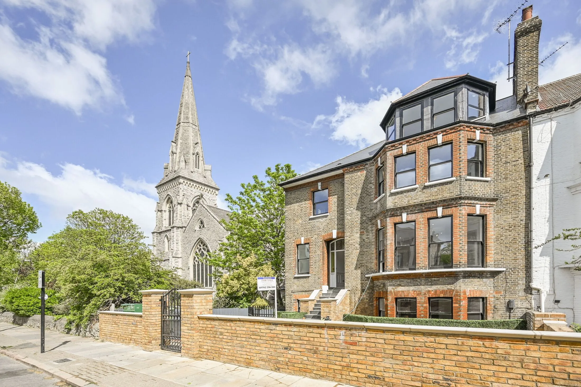 Flat Hillmarton Road in Greater London