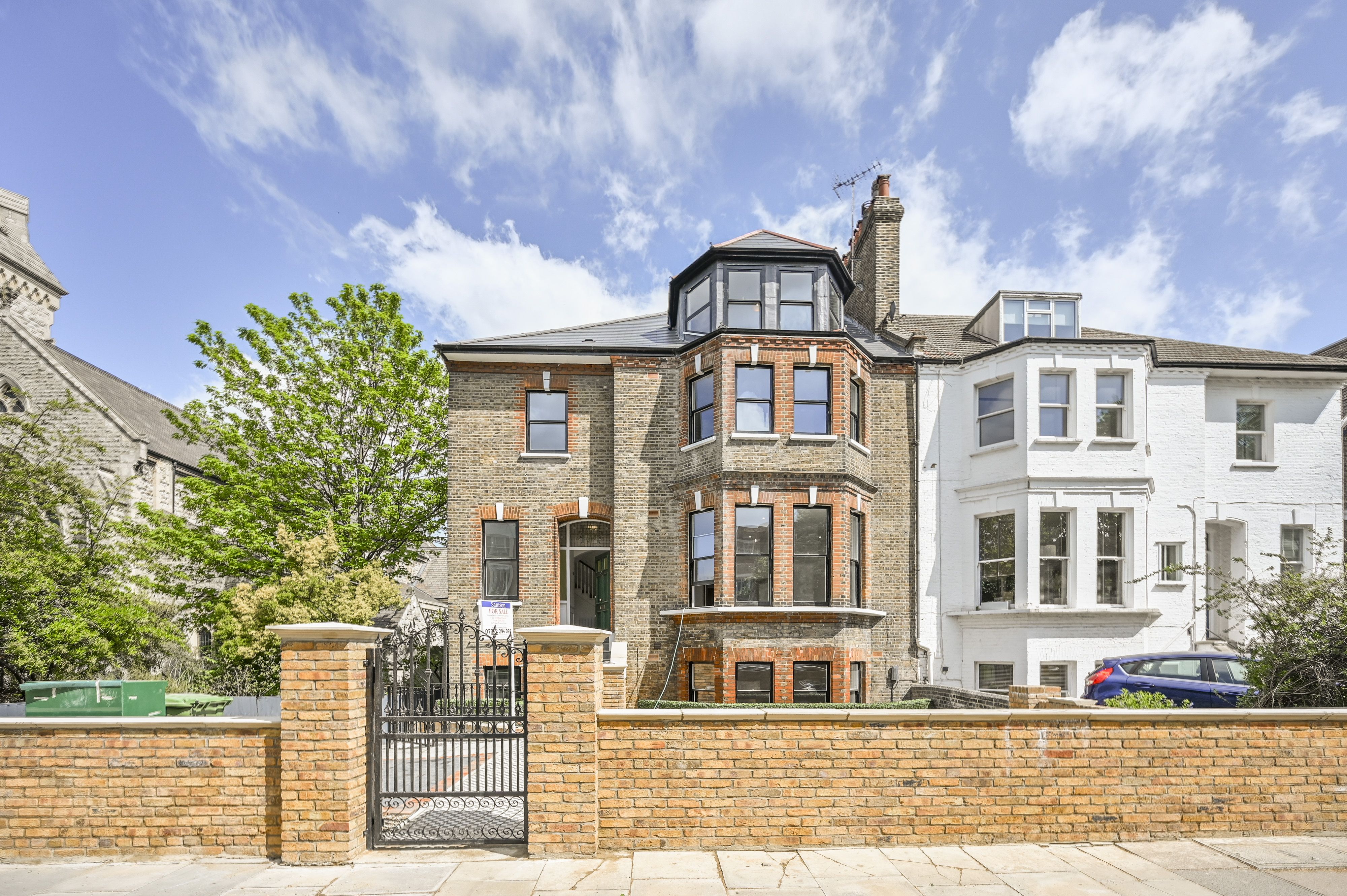 Flat Hillmarton Road in Greater London