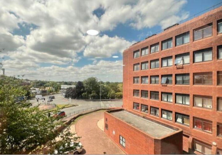 Flat Ring Road St. Johns in Wolverhampton
