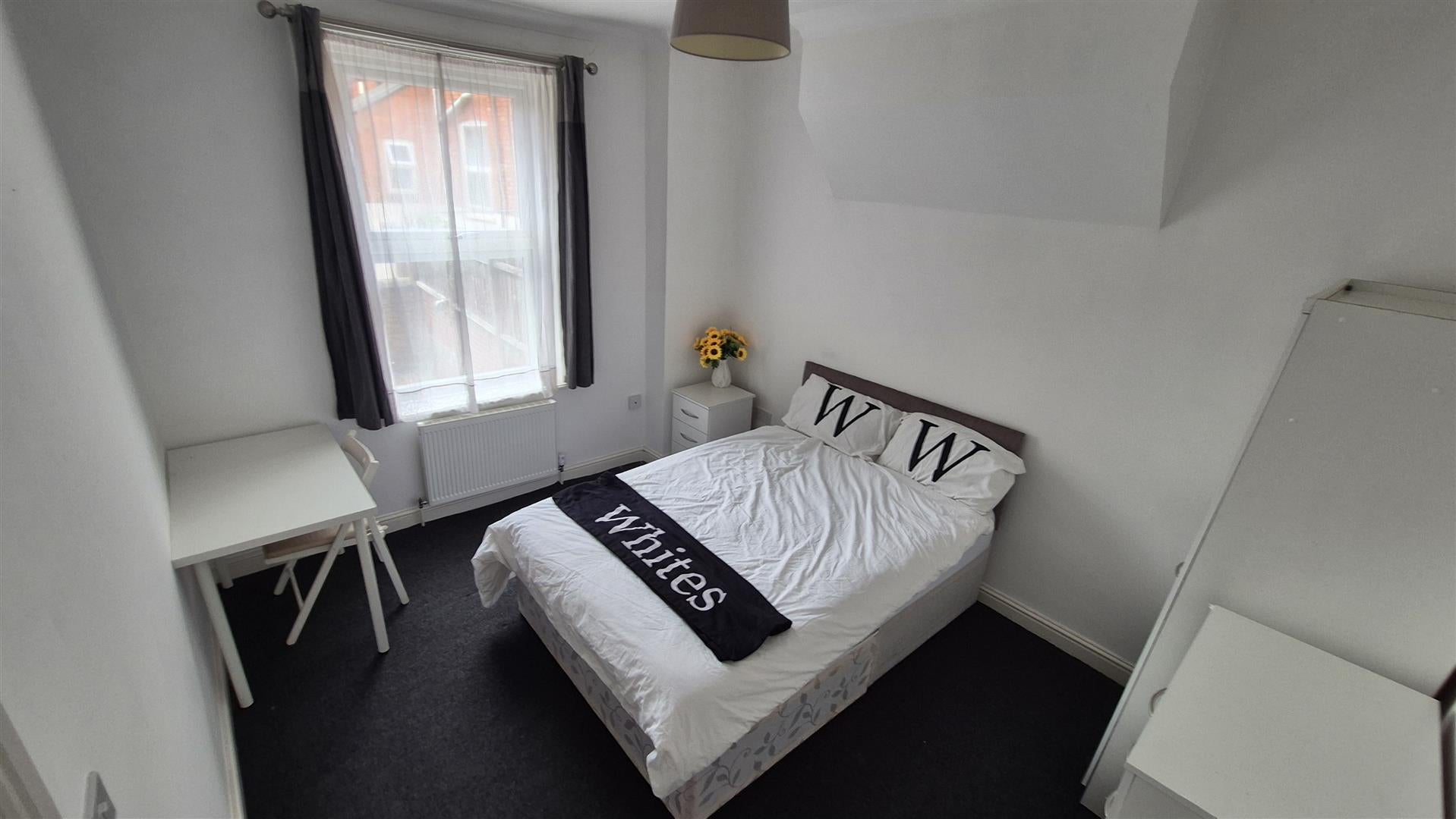 Room Hazelwood Road in Northampton