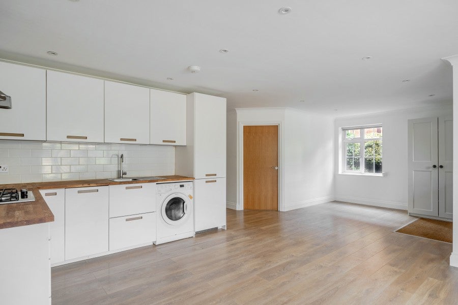 Flat Send Marsh Road in Guildford