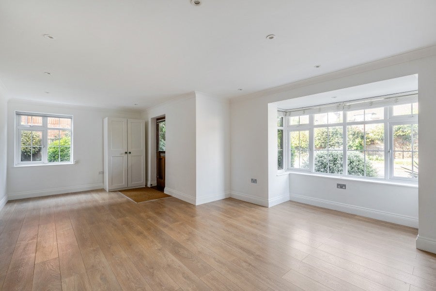Flat Send Marsh Road in Guildford