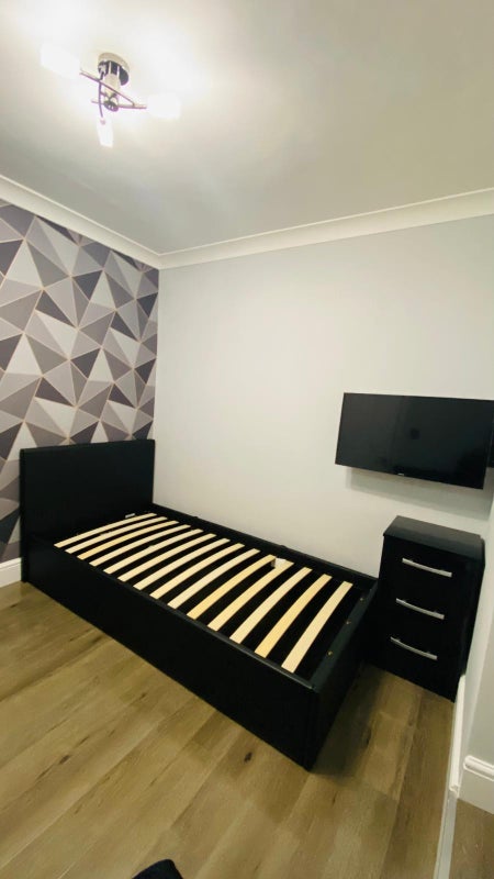 Room Mathews Park Avenue in Greater London