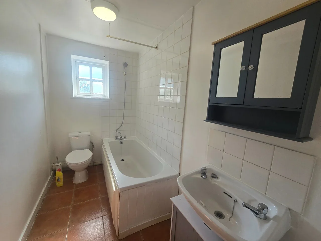 Flat Athol Square in Greater London