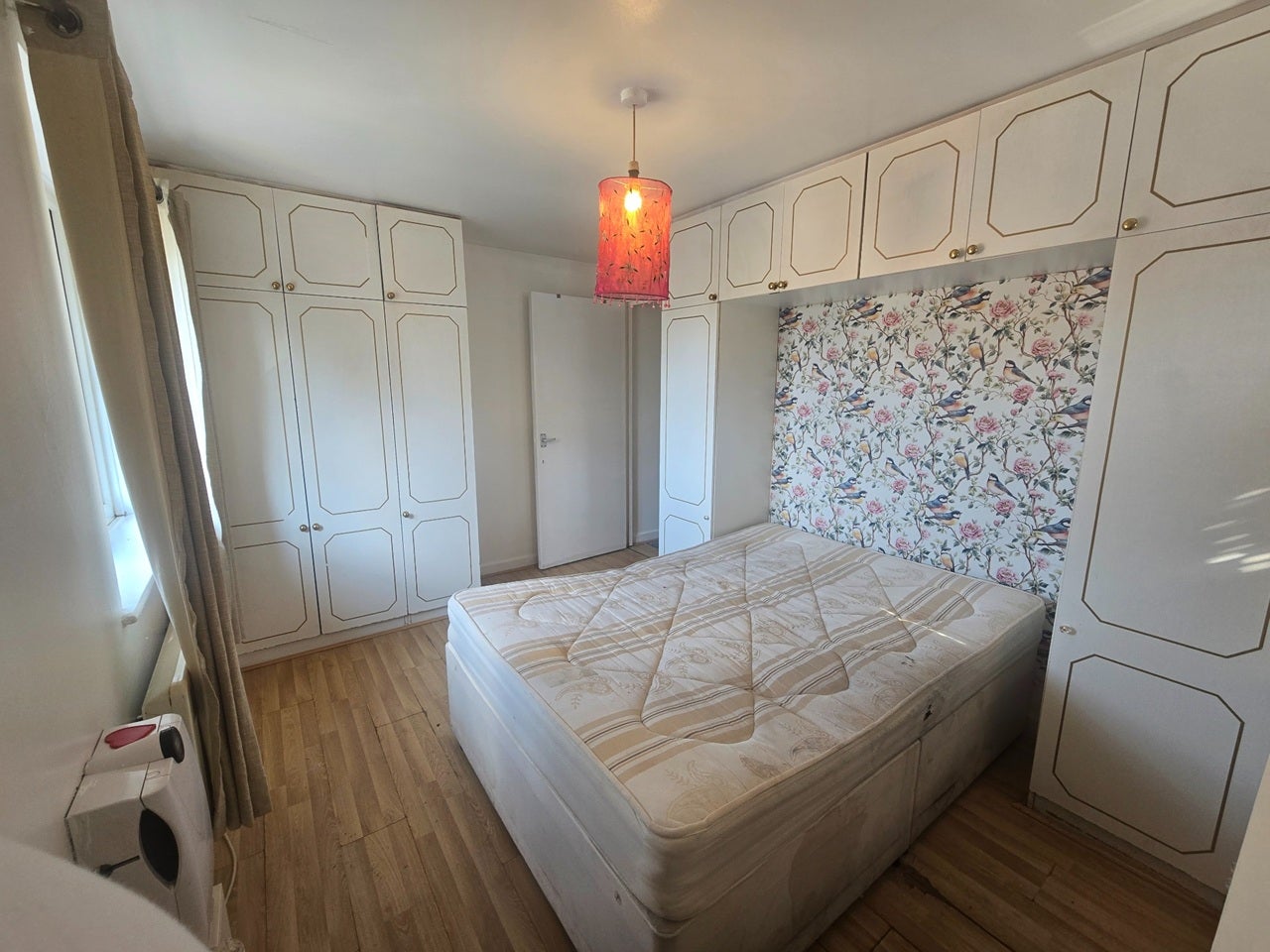 Flat Athol Square in Greater London