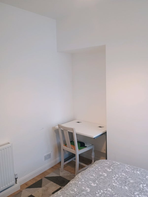 Room Francis Road in Salford