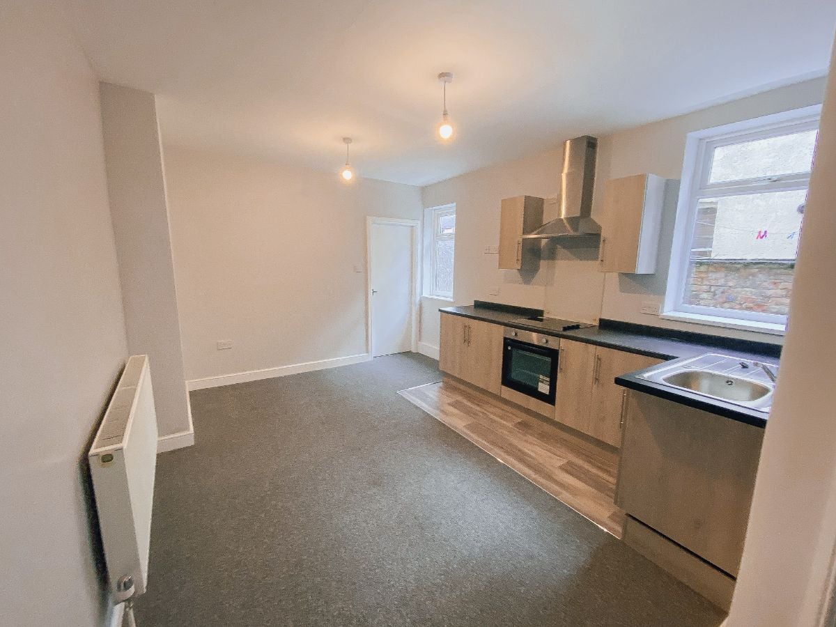 Flat Hainton Avenue in Grimsby