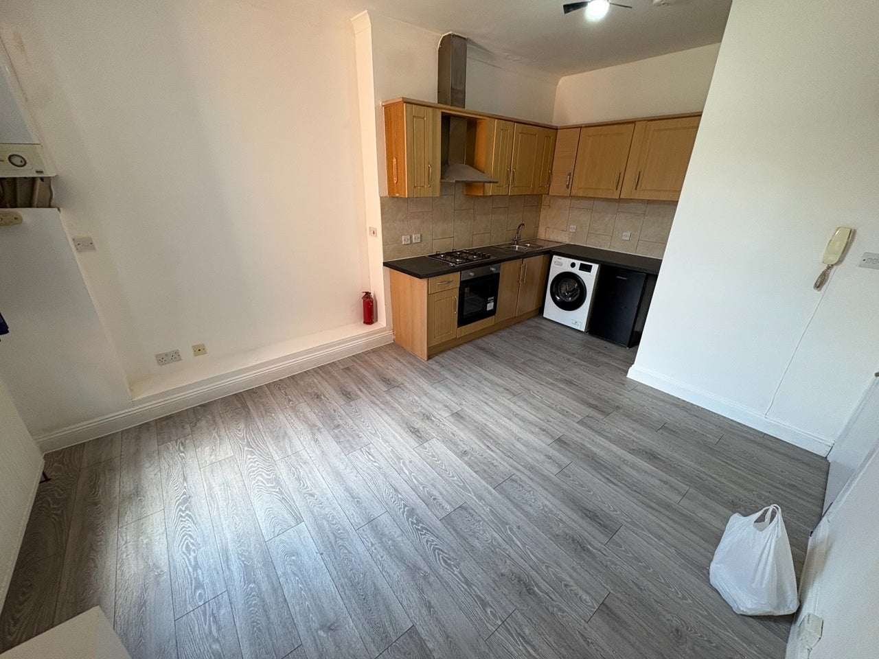 Flat Ebbsfleet Road in Greater London