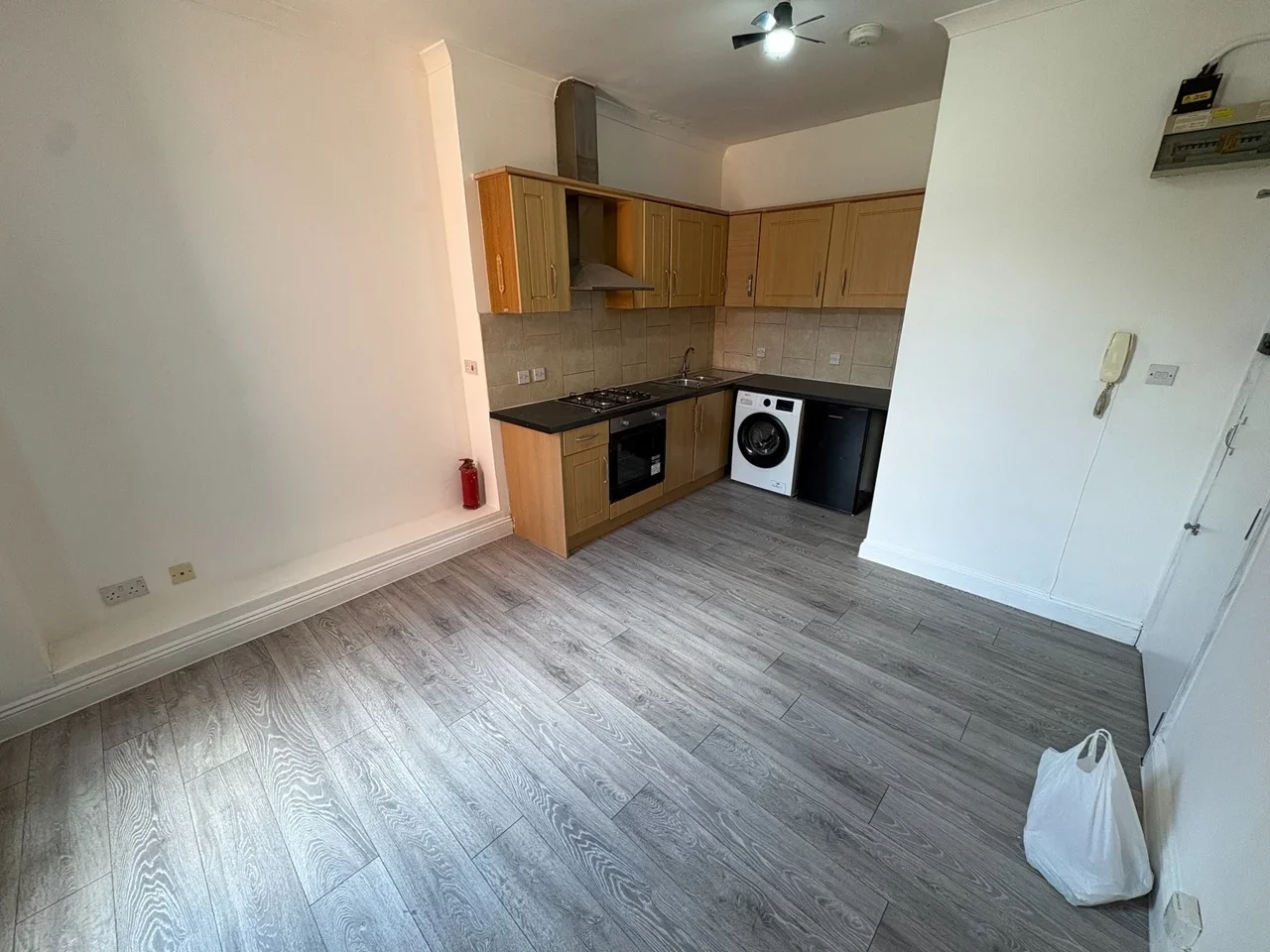 Flat Ebbsfleet Road in Greater London