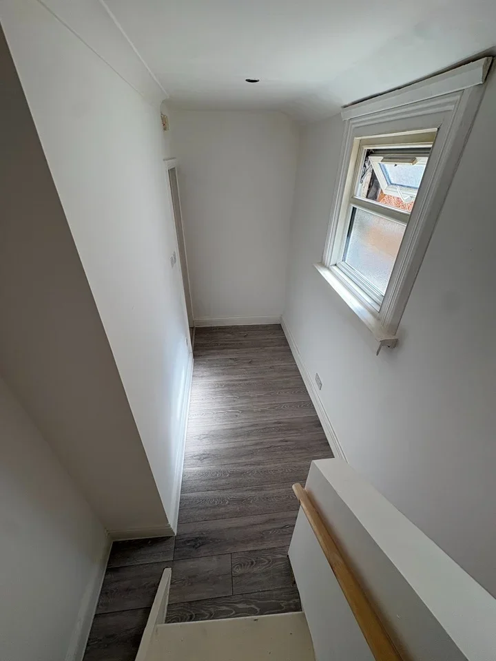 Flat Ebbsfleet Road in Greater London