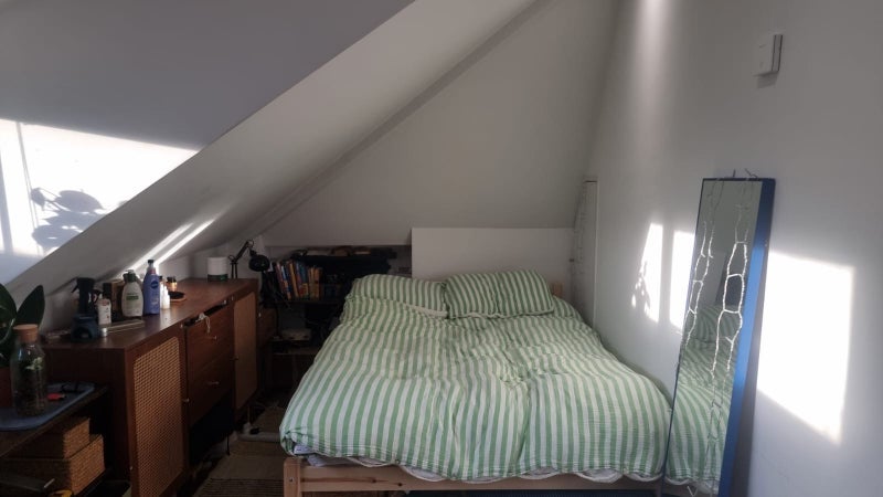Room Avenue Road in Greater London