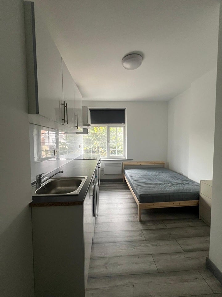Flat Penn Road in Beaconsfield