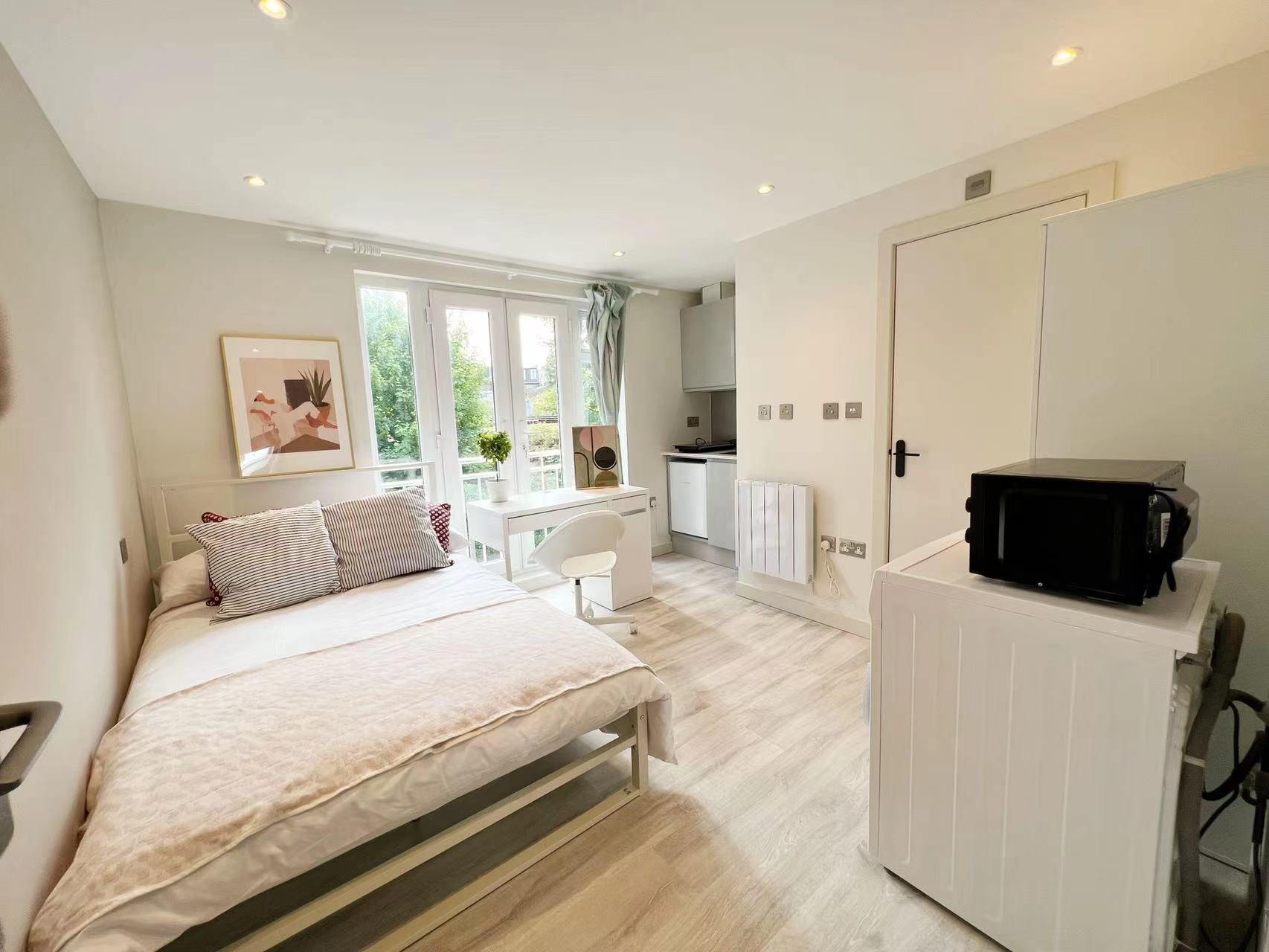 Flat Tours Passage in Greater London