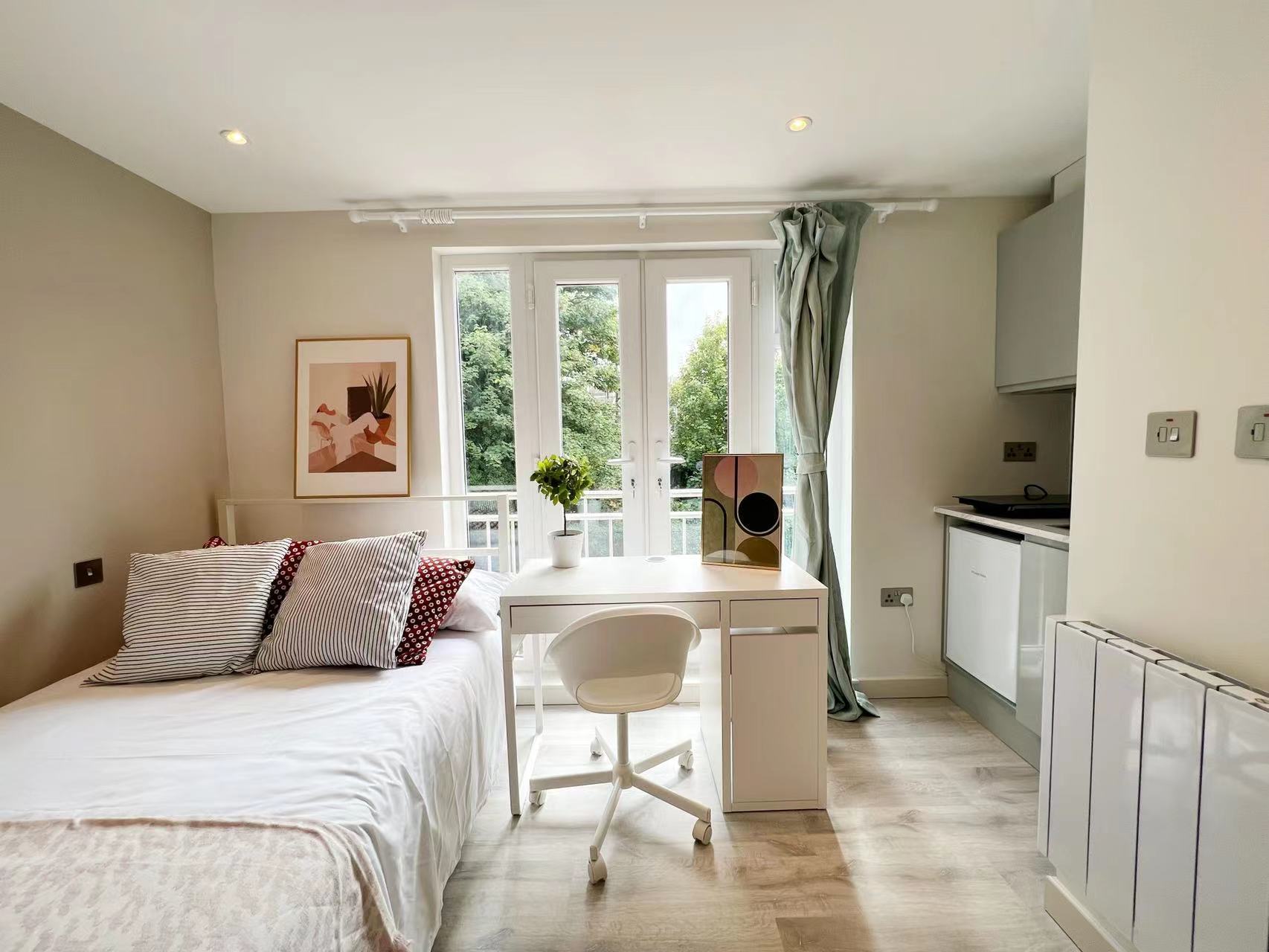 Flat Tours Passage in Greater London