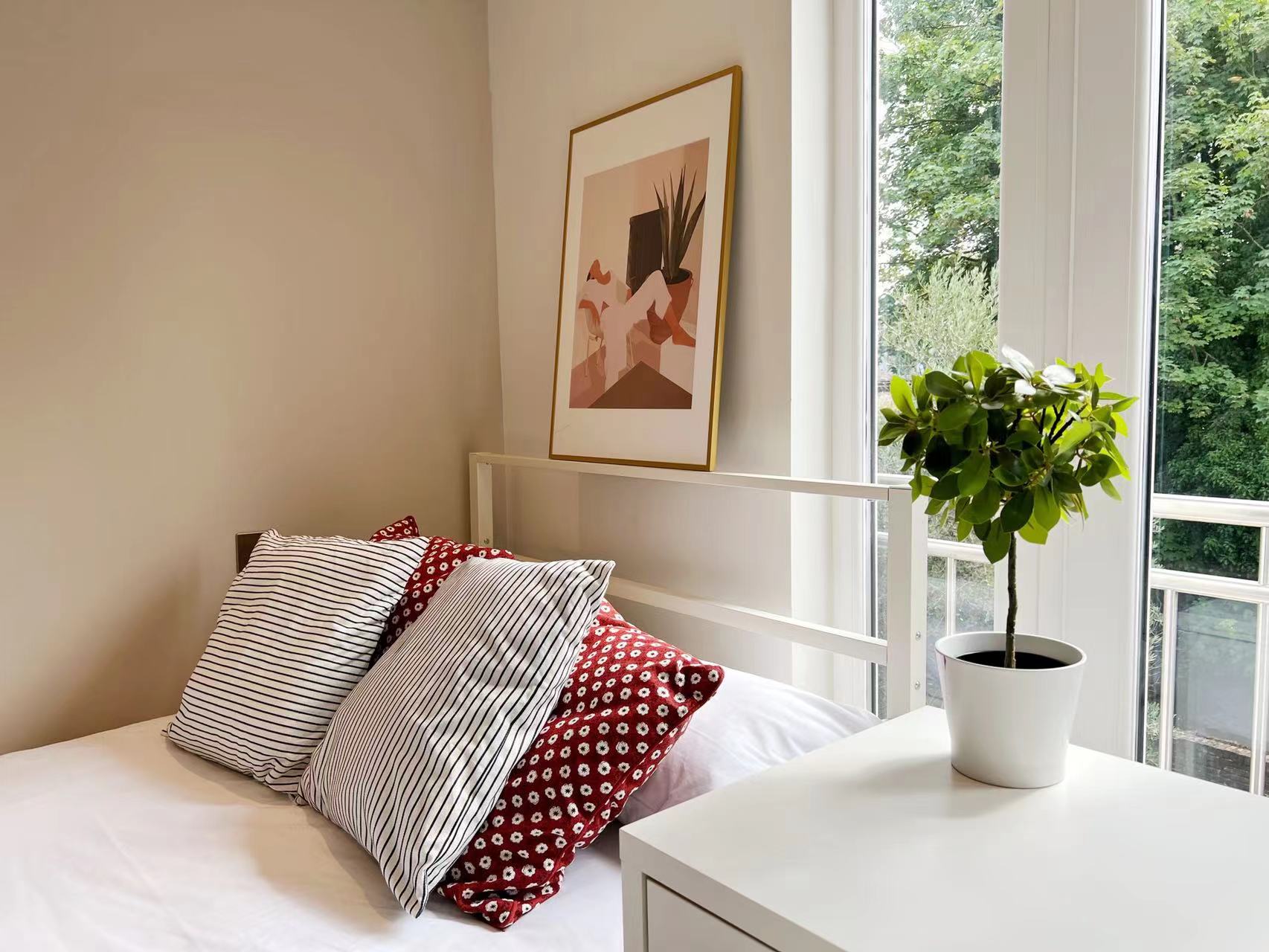 Flat Tours Passage in Greater London
