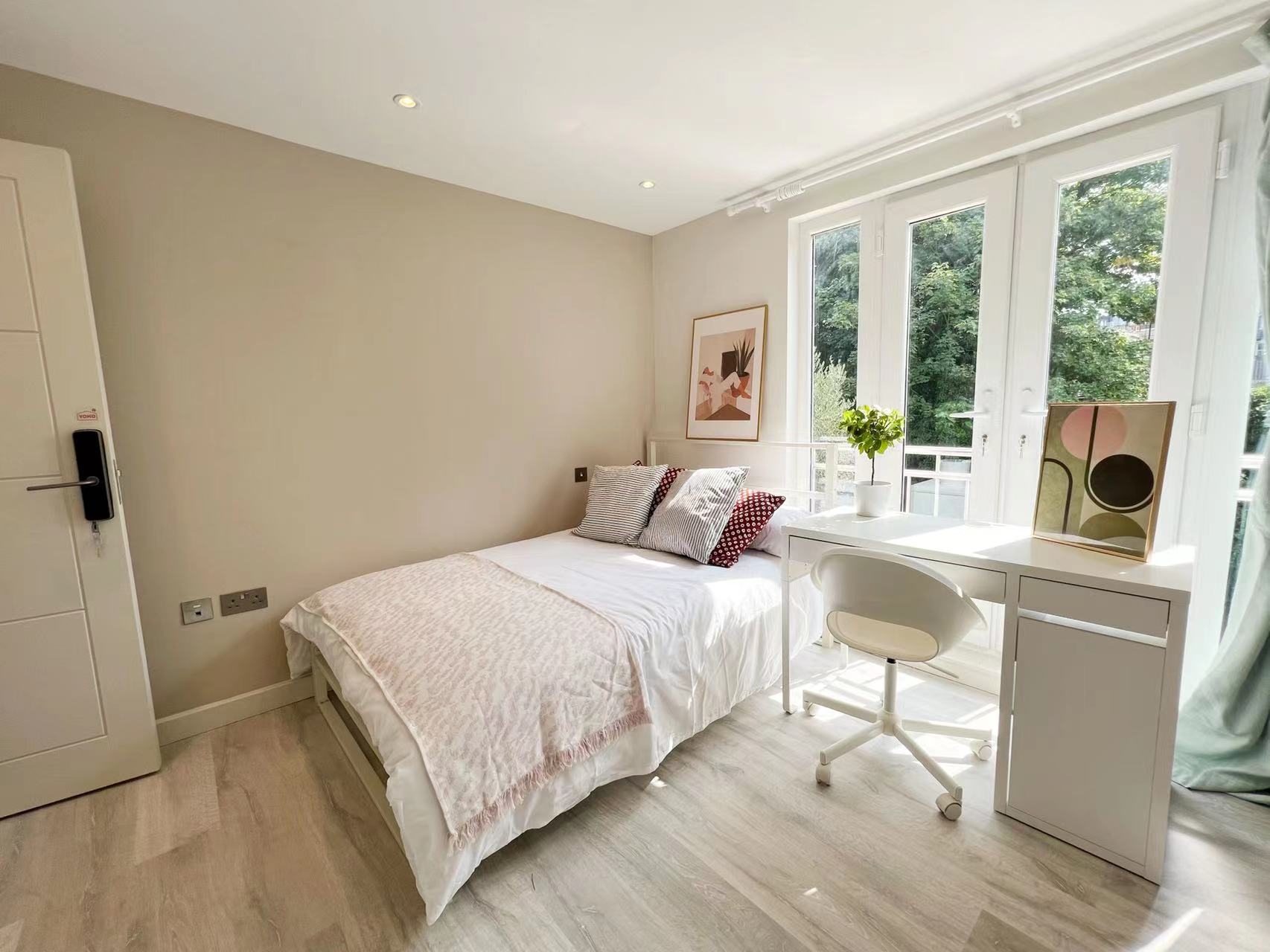 Flat Tours Passage in Greater London