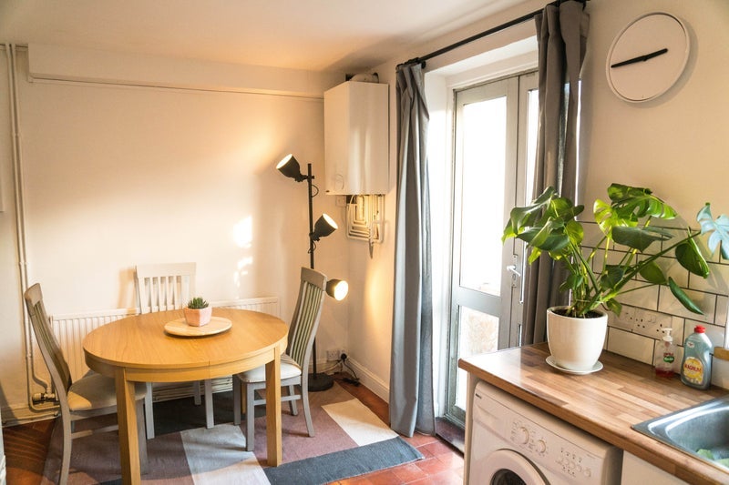 Room Southmead Road in Bristol