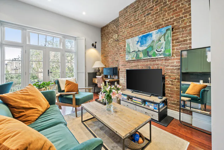 Flat Chepstow Crescent in Greater London