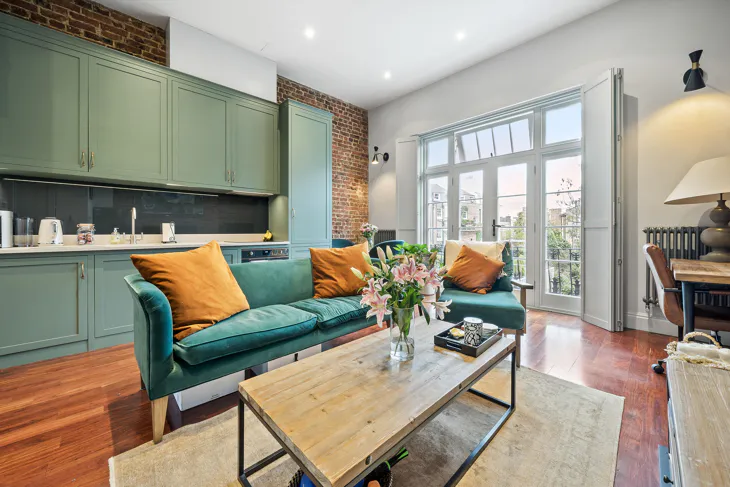 Flat Chepstow Crescent in Greater London