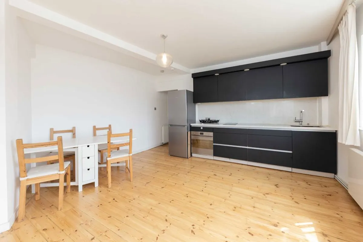 Flat Edith Villas in Greater London